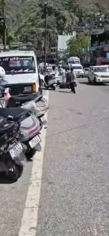 कर्णप्रयाग: हेमकुंड से लौट रहे सिख श्रद्धालुओं ने कर्णप्रयाग में स्थानीय लोगों पर धारदार हथियार से किया हमला, एक युवक गंभीर घायल