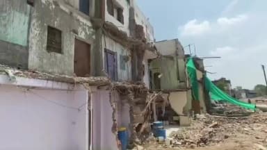 बीना: सागर फाटक अंडरब्रिज के पास अतिक्रमण की कार्रवाई बनी मुसीबत,घरों के सामने खोदे गड्ढे से लोग परेशान
#jansamasya
