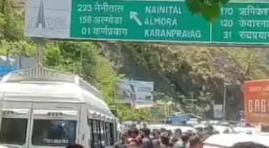 कर्णप्रयाग: कर्णप्रयाग में सिख यात्रियों और स्थानीय लोगों के बीच हुई हिंसक झड़प, बद्रीनाथ हाईवे हुआ जाम