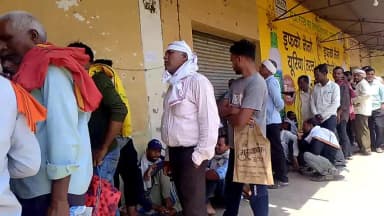 मंडला: ई-टोकन व्यवस्था से किसानों की बढ़ी परेशानी, बड़ी खैरी गोदाम में खाद के लिए घंटों कतार में इंतजार