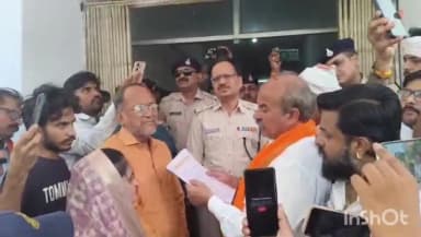 श्योपुर: एसपी कार्यालय पर हिन्दू संगठनो का जमकर विरोध
मुस्लिम युवक पर हिन्दू युवती को जबरन भगाने का आरोप, कार्यवाही की मांग की।