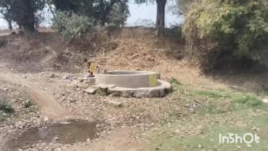 मनिका: मनिका प्रखंड क्षेत्र के खीराखार गांव के ग्रामीण कुआ का पानी पीने के लिए है मजबूर