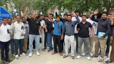 बापौली: बापौली बिजली निगम कर्मचारियों ने एग्रो डिस्काम बनाने के विरोध में रोष प्रदर्शन किया।