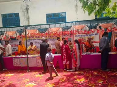 सफीपुर: फतेहपुर चौरासी में जन चौपाल का आयोजन, राजस्व व जनकल्याणकारी योजनाओं की प्रगति की समीक्षा की गई, शिकायतें सुनी गईं