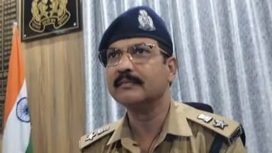 थाना चन्दौसी पुलिस द्वारा हत्या की घटना का अनावरण कर 01 अभियुक्त की आलाकत्ल के साथ गिरफ्तारी के सम्बन्ध में #ASPNorth सम्भल श्री कुलदीप सिंह की बाइट।
#UPPolice
#GoodWorkUPP https://t.co/eIFJhHw3ht