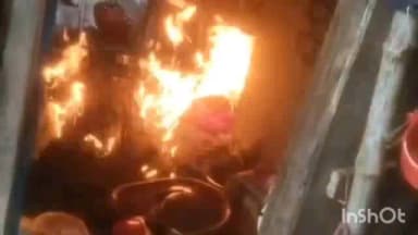 বহরমপুর: গ্যাস সিলিন্ডার লিক করে বহরমপুরের গান্ধী কলোনিতে আগুনে পুড়ে ছাই একটি বাড়ির আসবাবপত্র, অল্পের জন্য রক্ষা পরিবারের