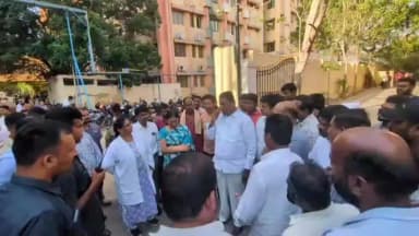ధర్మపురి: విద్యుత్ ప్రమాదంలో మరణించిన అశోక్ కుటుంబాన్ని ప్రభుత్వ పరంగా అన్ని విధాల ఆదుకుంటాం మంత్రి లక్ష్మణ్ కుమార్