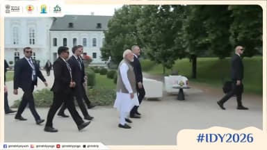 Just 5 days before International Day of Yoga 2026, Hon'ble PM Shri @narendramodi and Slovakia's President Peter Pellegrini witnessed a Yoga demonstration in Slovakia showcasing how Bharat's timeless tradition continues to inspire the world towards health, harmony, and collective well-being.
#IDY2026 #YogaForHealthyAgeing #स्वस्थ_आयु_के_लिए_योग #InternationalDayOfYoga2026 #Yoga365 #VandeYoga #Gangotritogangasagar #Hargharyoga #Pmkesaathyoga
@narendramodi @mppratapraojadhao @mdniyyoga @mib_india @akashvani_air @aiia_gov @ddnational @airnewsalerts @ani_trending @ptinews_multimedia @unitednewsofindia @mygovindia @mygovbangla @mygov.hindi mib @yasministryindia @mybharatgov