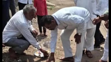 बिछुआ: थोटामाल में 15वें वित्त आयोग से बनी सीसी रोड का भूमि पूजन स्थानीय जनप्रतिनिधि व वरिष्ठ नागरिक मौजूद।