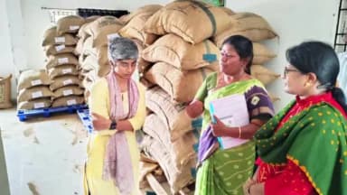 உத்திரமேரூர்: உத்திரமேரூர் பேரூராட்சியில் உள்ள வேளாண் சேமிப்பு கிடங்கினை மாவட்ட ஆட்சியர் ஆய்வு செய்தார்