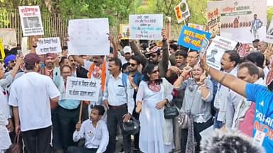 नागपूर शहर: : नीट पेपर फुटीवरून नागपुरात संताप; गृहमंत्र्याच्या शहरात 'कोक्रोज जनता पार्टी'च्या आंदोलनाने वेधले लक्ष