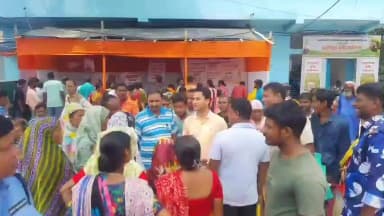 ইটাহার: ইটাহার BDO অফিসে আয়োজিত জনকল্যাণ শিবিরে উপচে পরা ভিড় উপভোক্তাদের, পরিদর্শনে MLA, SDPO