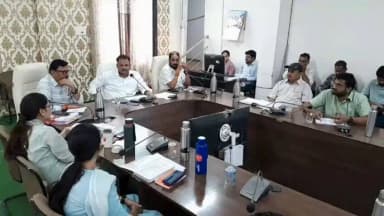 कलेक्टर श्री ऋतुराज सिंह की अध्यक्षता में समयसीमा संबंधी लंबित पत्रों के निराकरण की प्रगति तथा अंतरविभागीय समन्वय से संबंधित मामलों की समीक्षा बैठक कलेक्टर कार्यालय के सभाकक्ष में संपन्न हुई।
#देवास
#dewas
@JansamparkMP @GADdeptmp @CMMadhyaPradesh @riturajias @DrMohanYadav51 https://t.co/BZj6tJt7V7