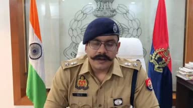 #baghpatpolice
एसटीएफ मेरठ एवं थाना कोतवाली बागपत पुलिस की संयुक्त टीम द्वारा खनन की असली रॉयल्टी में परिवर्तन कर कूटरचित तरीके से फर्जी रॉयल्टी तैयार कर राज्य सरकार को राजस्व की हानि पहुंचाने वाले गिरोह के 05 सदस्य गिरफ्तार । इस सम्बन्ध में पुलिस अधीक्षक बागपत द्वारा दी गई बाइट-
@Uppolice