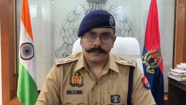 #baghpatpolice
थाना बड़ौत पुलिस, सर्विलांस सैल एवं स्वाट की संयुक्त टीम ने थाने के मु0अ0सं0 401/26 धारा 191(2)/191(3)/190/ 3(5)/103(1) बी.एन.एस. में प्रकाश में आये 25 हजार रुपये के ईनामिया 01 अभियुक्त को बाद पुलिस मुठभेड़ किया गिरफ्तार, जिसके कब्जे से एक अवैध तमंचा .315 बोर मय 02 जिन्दा कारतूस .315 बोर एवं 02 खोखा कारतूस .315 बोर व एक मोटरसाईकिल बरामद । इस संबंध पुलिस अधीक्षक बागपत द्वारा दी गई बाइट-
@Uppolice