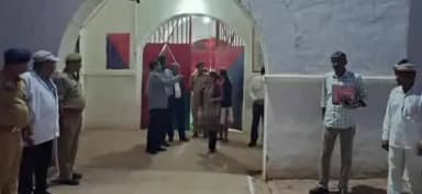 सुल्तानपुर: जेल में अचानक पहुंचे जिला जज, डीएम और एसपी, बैरकों से अस्पताल तक हुई सघन जांच