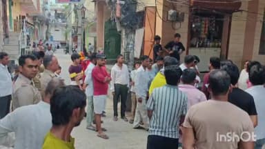 गाज़ियाबाद: खोड़ा थाना क्षेत्र में युवक ने घर में घुसकर दो बहनों पर चलाई गोली, दोनों को अस्पताल में भर्ती कराया गया