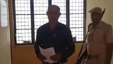 तमकुही राज: रिश्वत लेने वाले लेखपाल पर बड़ी कार्रवाई, तीन वेतनवृद्धियां रोकी गईं