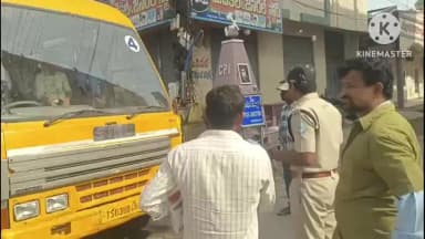 మహబూబాబాద్: మహబూబాబాద్ లో మోటార్ వెహికల్ ఇన్స్పెక్టర్ వెంక రెడ్డి ఆధ్వర్యంలో స్పెషల్ డ్రైవ్ 3 ప్రైవేట్ స్కూల్ బస్సుల పై కేసలు