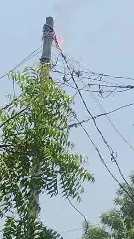 thariya gau me bijali Pol me lagi Aag