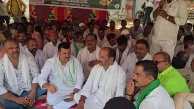 शेखपुरा: बढ़ती महंगाई बेरोजगारी बढ़ते अपराध के खिलाफ RJD कार्यकर्ताओं ने शेखपुरा मुख्यालय के समीप किया धरना प्रदर्शन