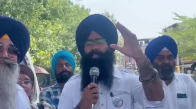 ਬਰਨਾਲਾ: ਸ਼੍ਰੋਮਣੀ ਅਕਾਲੀ ਦਲ ਵਾਰਸ ਪੰਜਾਬ ਪਾਰਟੀ ਵੱਲੋਂ ਅੱਜ ਕਚਹਿਰੀ ਚੌਂਕ ਨੇੜੇ ਮੁੱਖ ਮੰਤਰੀ ਪੰਜਾਬ ਦਾ ਫੂਕਿਆ ਪੁਤਲਾ ਤੇ ਕੀਤੀ ਗਈ ਨਾਰੇਬਾਜੀ