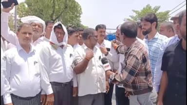 उतरौला: उतरौला में प्रदेश सरकार द्वारा ई पंजीयन कानून के विरोध में अधिवक्ताओं ने काली पट्टी बांधकर किया प्रदर्शन