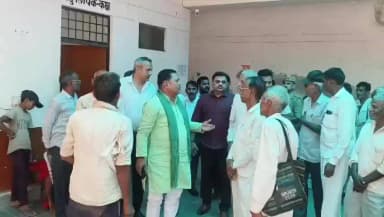 दातागंज: दातागंज क्षेत्र के जमालपुर गांव में हुए हादसे में दो बच्चों की मौत पर सरकार ने परिजनों को दो लाख रुपये की धनराशि दी