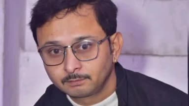 इटावा: कोतवाली क्षेत्र के पक्का बाग रोड पर अनियंत्रित कार की टक्कर से नई ऑटो के मालिक की हुई मौत, मचा कोहराम
