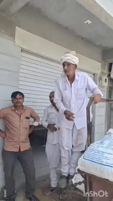 ખંભાળિયા: ભાણવડ પંથકમાં સંસ્કાર તરફથી મળવા પાત્ર બિયારણ મુદે
ખેડૂતો પાસે થી વધારા ના 50 રૂપિયા લેવામાં આવતા હોવાના આક્ષેપ