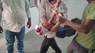 पलिया कोतवाली क्षेत्र के ग्राम बेला के पासप्राइवेट बस और ऑटो की जोरदार भिड़ंत, एक महिला की मौके पर ही मौत।
