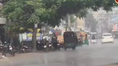 रजौन बांका 40 डिग्री पर रहने के कारण काफी गर्मियों से लोगों को हो रही थी परेशानी अचानक झमाझम बारिश के कारण गर्मीसे मिल