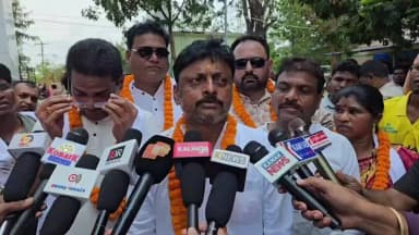 ନବରଙ୍ଗପୁର ପୋଲିସ ଷ୍ଟେସନ: ଉମରକୋଟ ଡାକ୍ତରଖାନା ଘେରାଉ କରି ମତ ଦେଲେ ଗରିବ ସେନା ମୁଖ୍ୟ ମୁନା ପାଢ଼ୀ