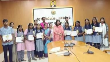 வாலாஜா: கட்டுரை போட்டியில் வெற்றி பெற்ற அரசு பள்ளி மாணவ மாணவிகளுக்கு ராணிப்பேட்ட மாவட்ட ஆட்சியர் பாராட்டு சான்று நினைவு பரிசுகளை வழங்கினார்