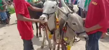 ಲಕ್ಷ್ಮೇಶ್ವರ: ಕೆಂಚಲಾಪೂರದಲ್ಲಿ ಮೂಲಭೂತ ಸೌಲಭ್ಯಕ್ಕೆ ಆಗ್ರಹಿಸಿ ಪ್ರತಿಭಟನೆ