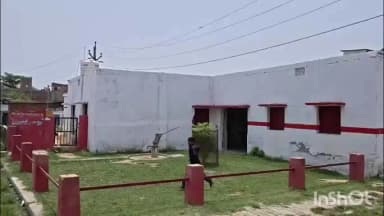 नौतनवा: सियराहिया प्राथमिक विद्यालय के ऊपर 11000 वोल्ट लाइन से हादसे का खतरा, ग्रामीणों ने हटाने की उठाई मांग