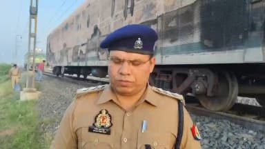 थाना लाइनपार क्षेत्रान्तर्गत रूपसपुर के निकट माल गाड़ी के एक बोगी में आग लगने की सूचना पर तत्काल #CO_CITY,#CFO_FRZ मय पुलिस टीम द्वारा घटना स्थल पर पहुँचकर फायर टेंडरों के सहयोग से आग को पूर्ण रूप से बुझाने के सम्बंध में #CO_CITY द्वारा दी गयी बाइट
@Uppolice @dgpup @digrangeagra https://t.co/XShsCdWgJR