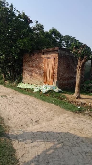 सरकारी पट्टे की जगह पर अवैध कब्जा रौतापुर थाना बिलसंडा जिला पीलीभीत मेरा डीएम साहब से अनुरोध है कि इसे जल्द ही हटाए