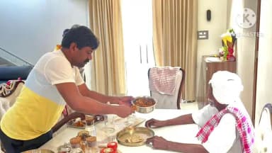 నకిరేకల్: వయోవృద్ధులకు ఇంట్లో టిఫిన్ పెట్టి ఆకట్టుకున్న ప్రభుత్వ విప్ నకిరేకల్ ఎమ్మెల్యే వేముల వీరేశం