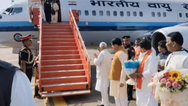 इंदौर: इंदौर राष्ट्रपती द्रोपदी मुर्म पहुंची इंदौर राज्यपाल मुख्यमंत्री सहित कई प्रशासनिक अधिकारियों ने किया स्वागत