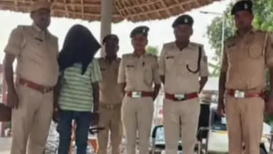 कोचाधामन: रहमतपाड़ा चौक के पास टेंपो से 98.52 लीटर विदेशी शराब जब्त, चालक गिरफ्तार