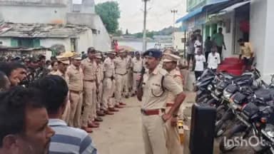 పరిగి: మాలే మునిగూడ గ్రామంలో డి.ఎస్.పి శ్రీనివాస్ ఆధ్వర్యంలో కార్డెన్ సెర్చ్ నిర్వహించిన పరిగి పోలీసులు