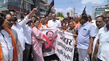 वाशिम: खासदार संजय देशमुख यांच्या कथित पक्षांतराविरोधात शिवसेना (उबाठा) आक्रमक, प्रतिमेला काळे फासून निषेध