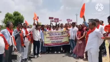 डीडवाना: 2010 से पूर्व नियुक्त शिक्षकों के संरक्षण के लिए शिक्षक सड़क पर उतरे, जमकर नारेबाजी कर तहसीलदार को दिया ज्ञापन