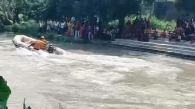 कटेया: डेरवा झरही नदी में नहाने के दौरान लापता सात वर्षीय बालक की तलाश जारी, एसडीआरएफ कि टीम ने शुरू किया सर्च अभियान,