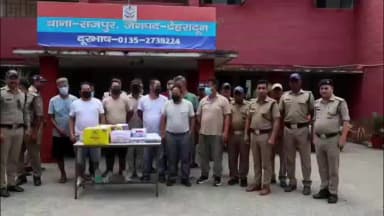 देहरादून: राजपुर में जुए के अड्डे पर पुलिस ने की सर्जिकल स्ट्राइक, अमेरिकी नागरिक समेत 13 लोगों को किया गिरफ्तार