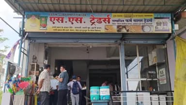 बुरहानपुर नगर: शिकारपुरा थाने के पास होलसेल किराना दुकान पर लेटरिंग की जाली स दुकान में चोर ने किया प्रवेश 35 हजार रुपए की राशि पर किया