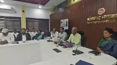 ⏩मध्यप्रदेश में समान नागरिक संहिता (यूसीसी) के संबंध में अध्ययन एवं परीक्षण हेतु गठित उच्च स्तरीय समिति द्वारा जनपरामर्श की प्रक्रिया के अंतर्गत जिला पंचायत सभागार उमरिया में बैठक संपन्न
@cmmadhyapradesh
#jansamparkmp
#उमरिया
#umaria