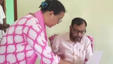 সৃজনগ্ৰাম: অভয়াপুৰীত ৰাইজৰ সমস্যা লৈ মত বিনিময় কৰে বিধায়ক ভূপেন ৰায়ে