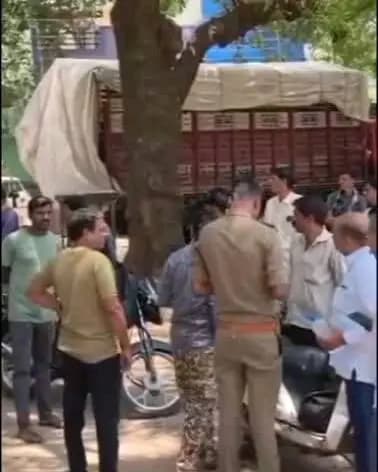 अलीराजपुर: जोबट में बड़ी चोरी: अनाज व्यापारी की दुकान से चोर ने उड़ाया 19 लाख रुपए से भरा बैग , CCTV में कैद हुए सफेद कार सवार चोर।